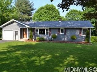 621 Deerfield Dr E, Utica, NY 13502