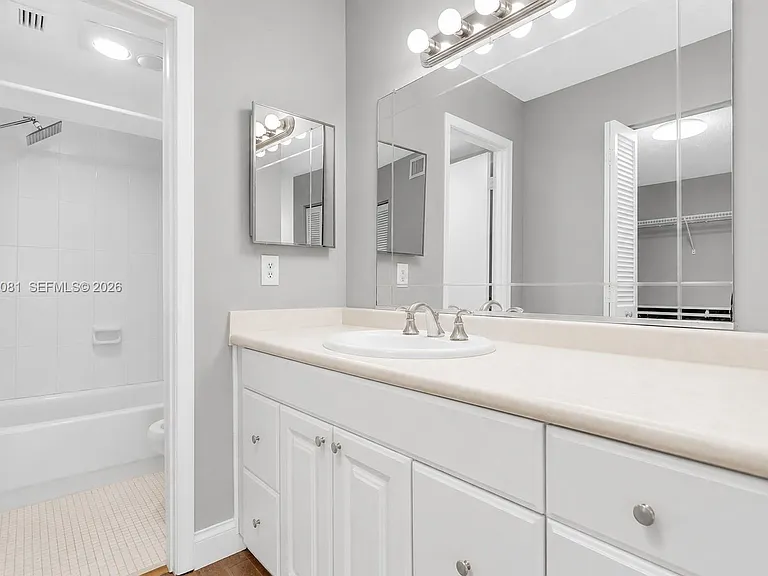 5961 N Falls Circle Dr #309 — Photo 15