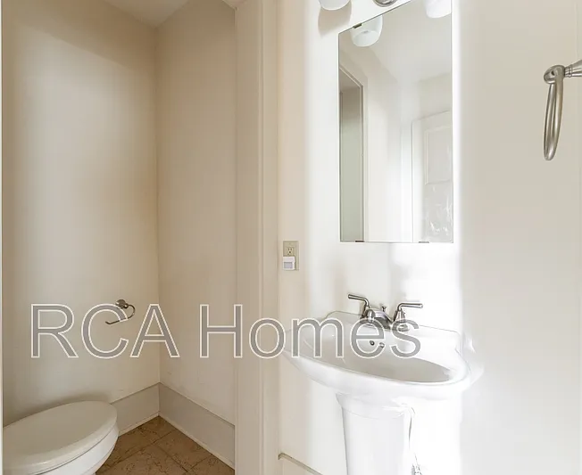 918 Prospect St — Photo 6