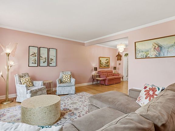 4th image of 609 N Hamlin Ave