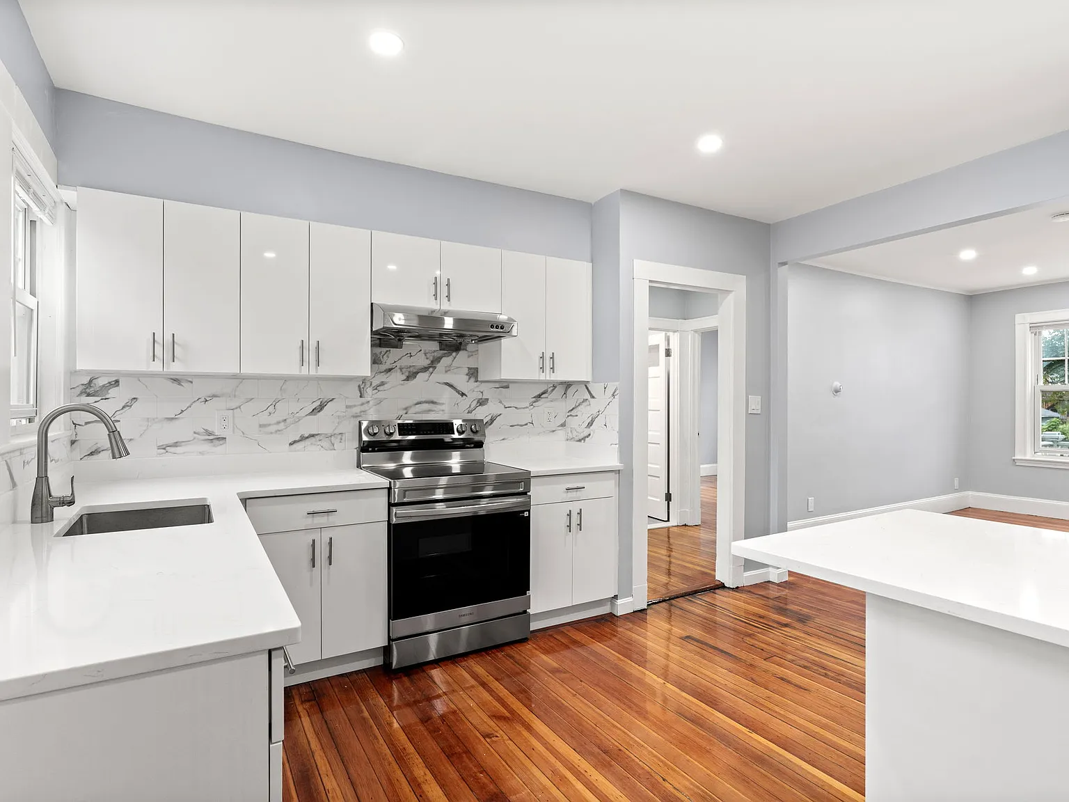 2 bed, 1.5 bath, 1075 sqft, $2,600 — Photo 2