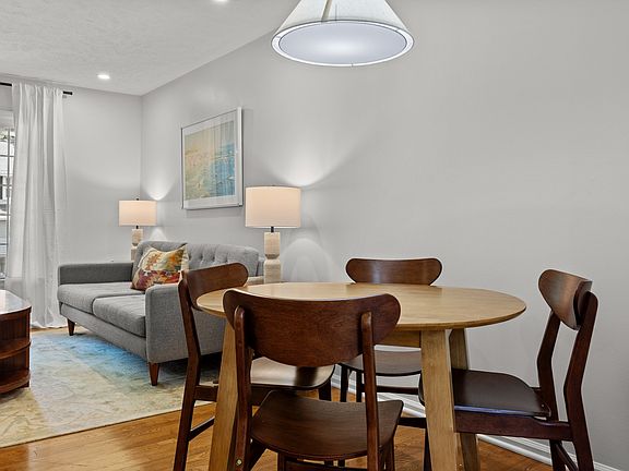 4th image of 240 W Connecticut Ave