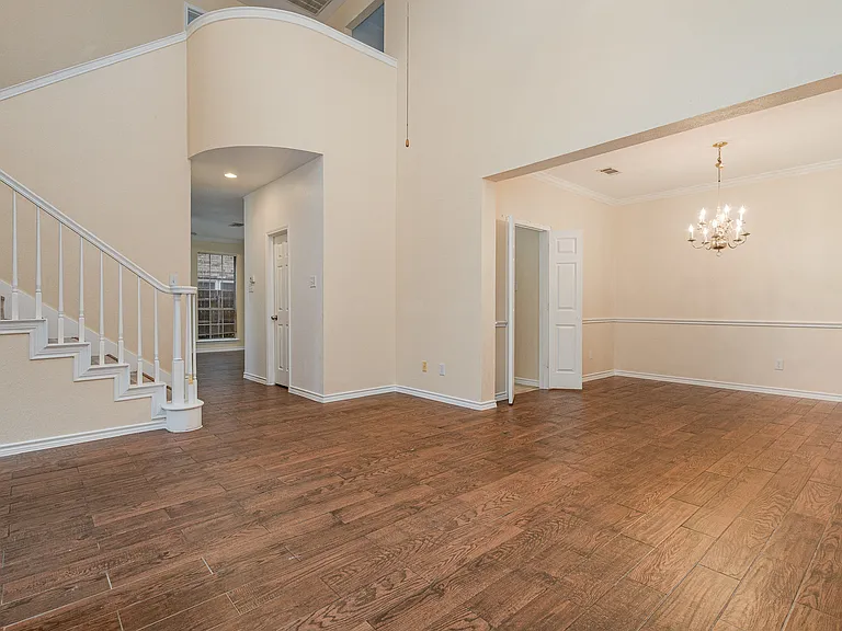 704 White Oak St — Photo 3