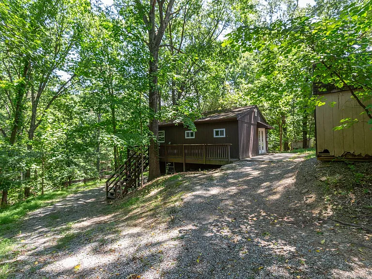160B Greenwood Rd — Photo 2