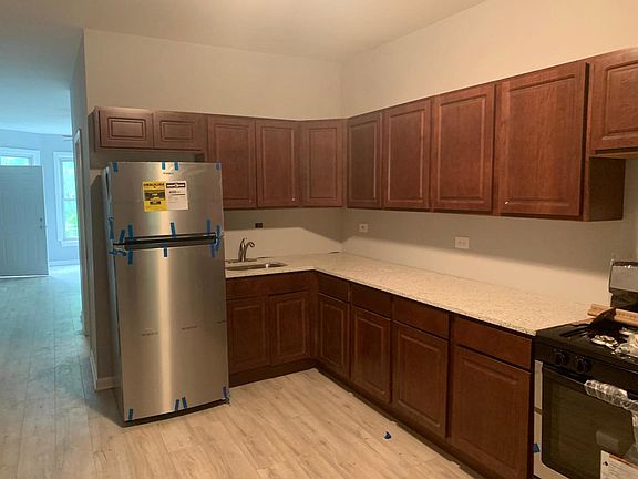 3rd image of 3436 W Schubert Ave #1