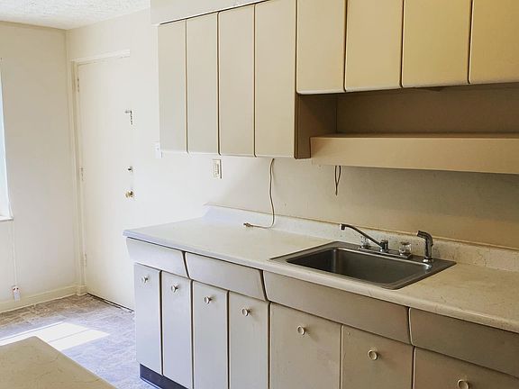 5th image of 114 Knox St APT 14