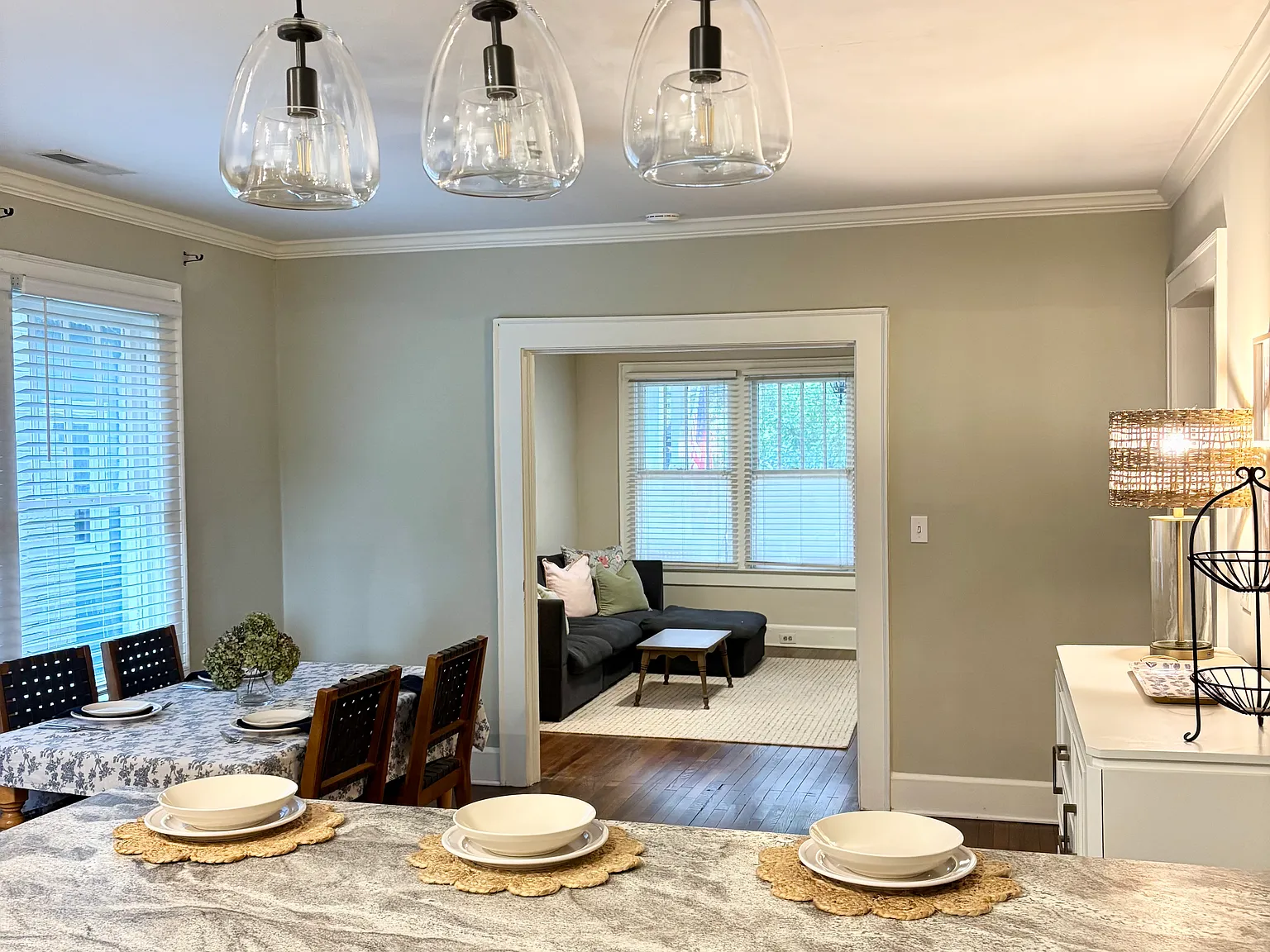 2 bed, 1012 sqft, $2,100 — Photo 3