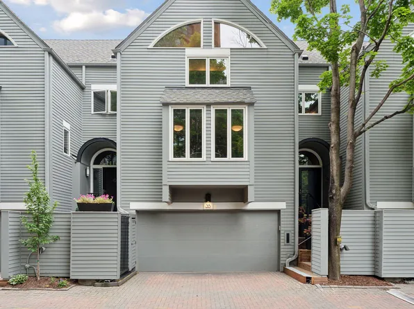 35 Greenway Gables, Minneapolis, MN 55403
