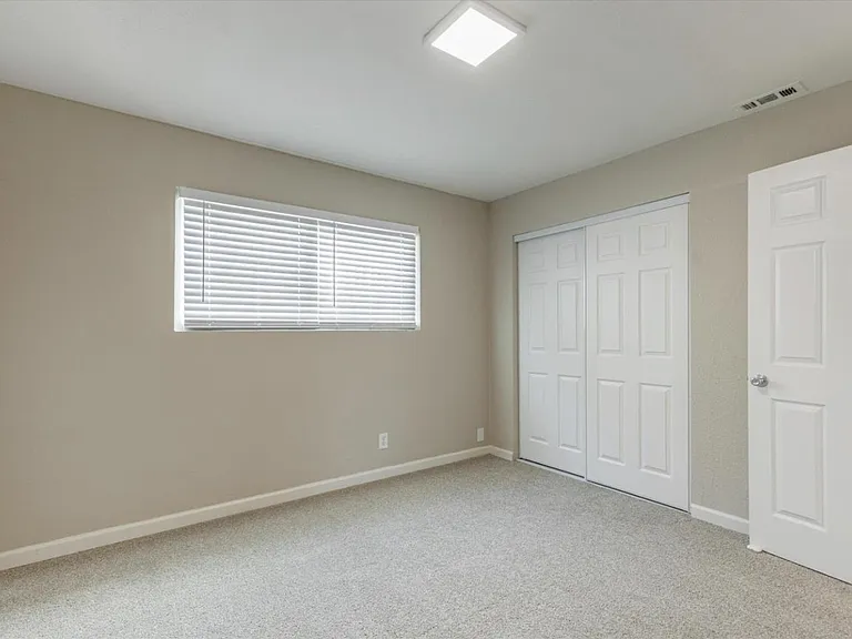 341 Greenoch Way — Photo 8