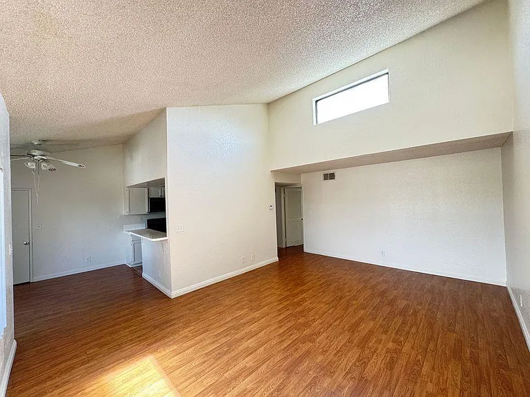 18144 Burbank Blvd #203 — Photo 12