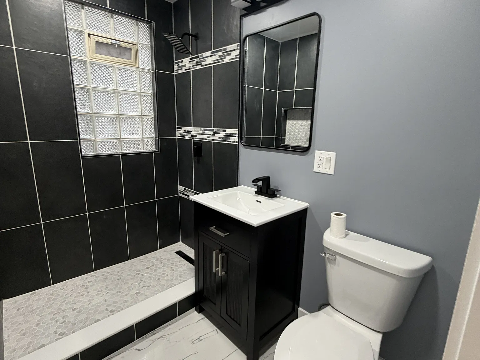 3 bed, $2,100 — Photo 4
