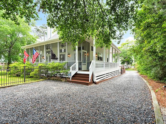 3rd image of 3007 W Oak Island Drive