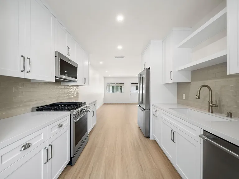 1805 Clay St — Photo 6