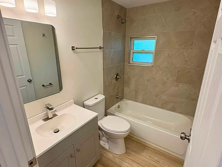 1072 Lake Dr — Photo 7