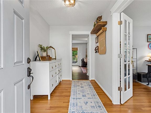 4th image of 116 Summerglen Rdg