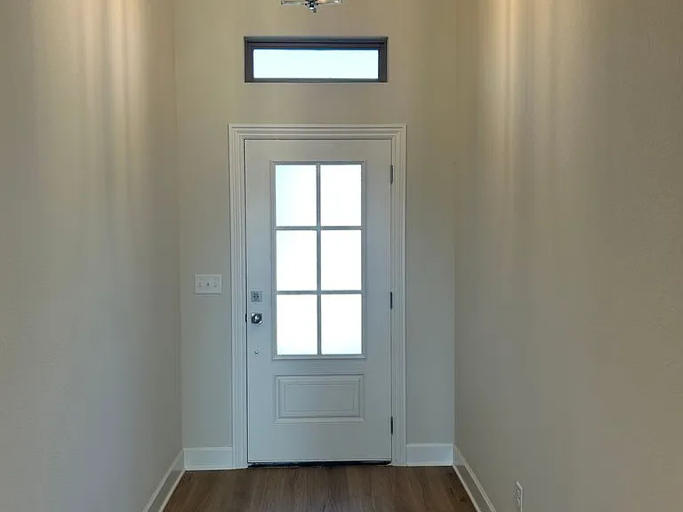 2412 Salmon St — Photo 2