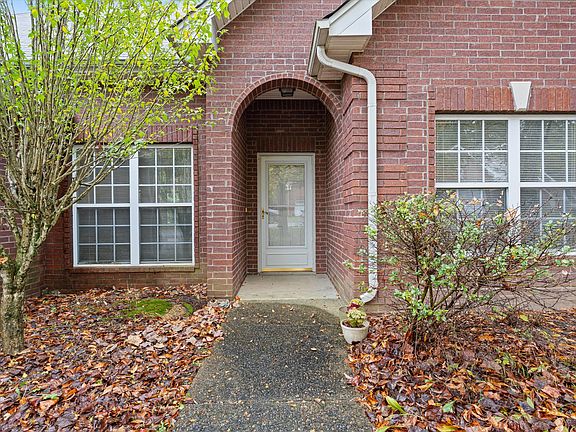 4th image of 221 Foster Dr
