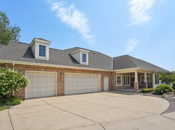 1718 Brookside Ln, Waunakee, WI 53597