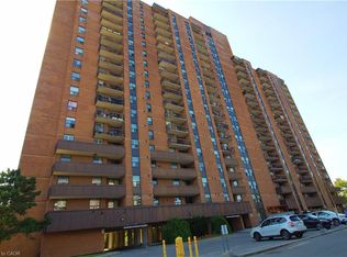 90 Ling Rd #904, Toronto, ON M1E4Y3