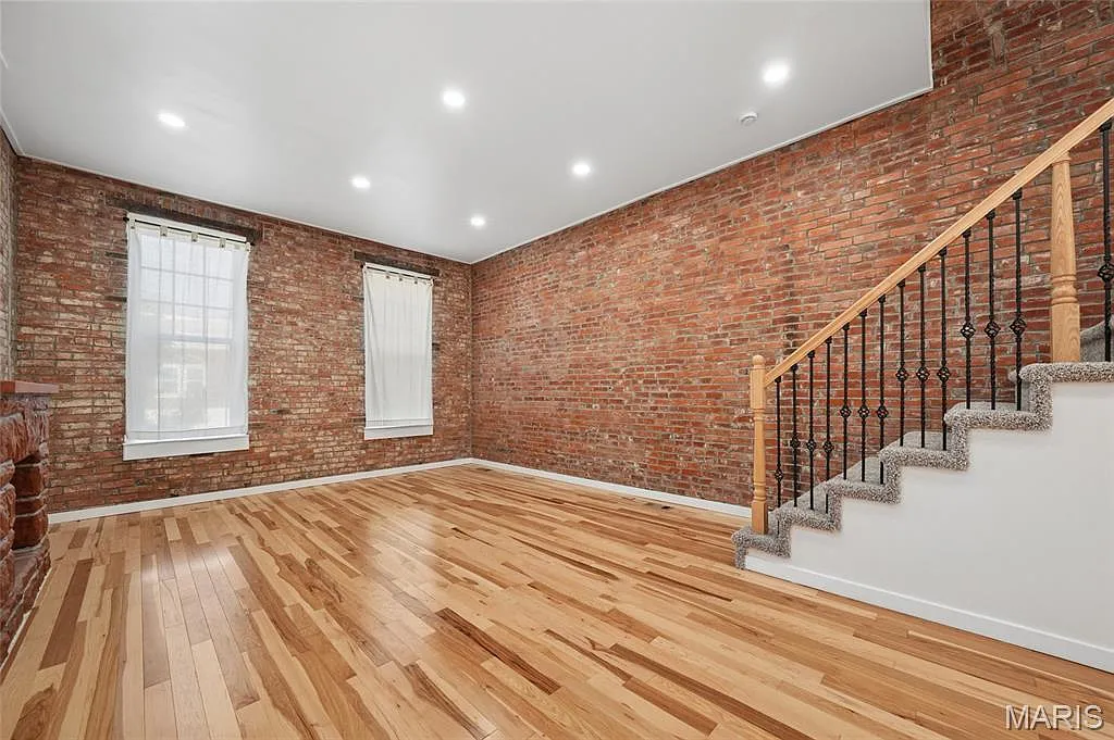3 bed, 3.5 bath, 2174 sqft, $2,200 — Photo 3