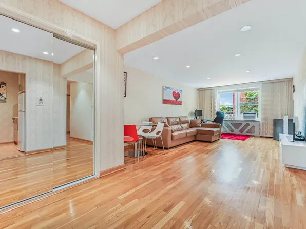 2626 Homecrest Avenue image 1 of 15