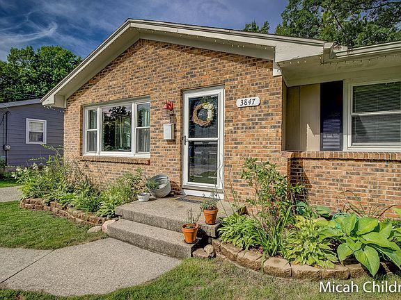 3rd image of 3847 Hazelwood Ave SW