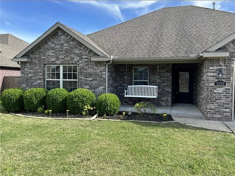 1150 Coventry Ln — Photo 10