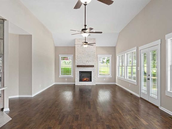 3rd image of 213 Markie Dr