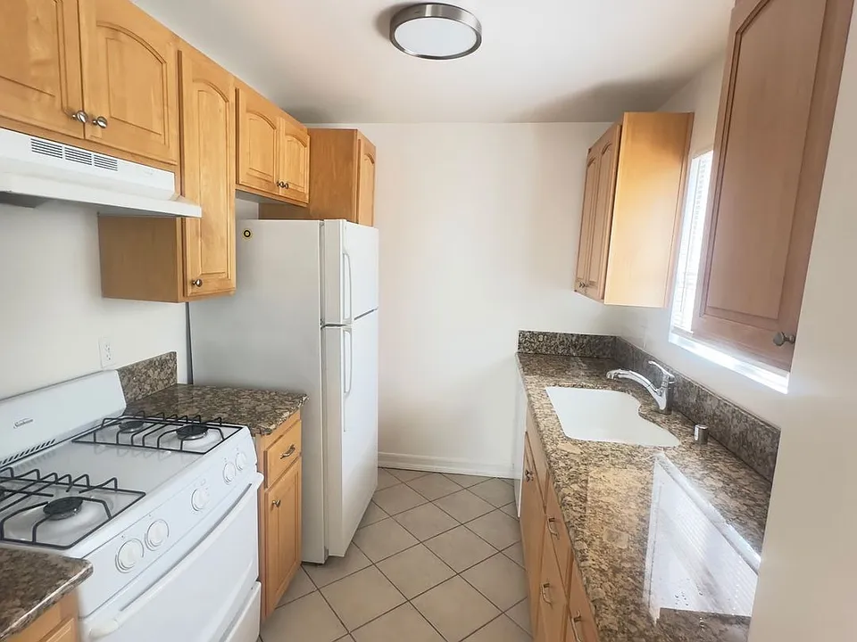 1000 N Doheny Dr #101A