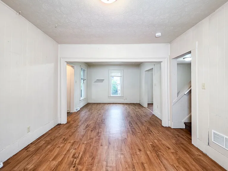 1208 Koenigstein Ave — Photo 6