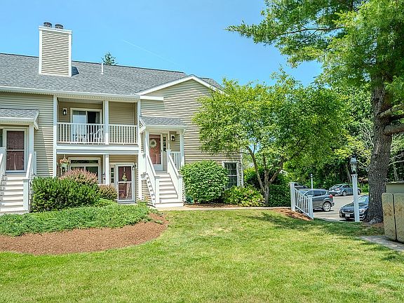 2nd image of 89 Bradford Commons Ln