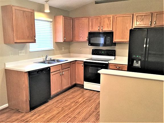 3rd image of 8 N Blackwood Ct