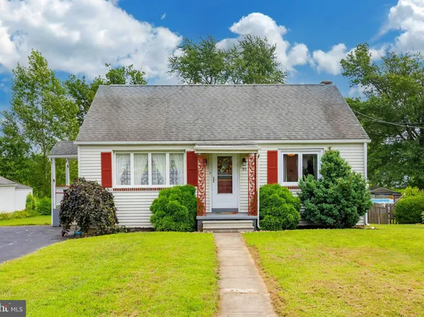 90 Jackson Rd, Gilbertsville, PA 19525