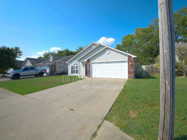 89 W Fairlane Ct — Photo 2