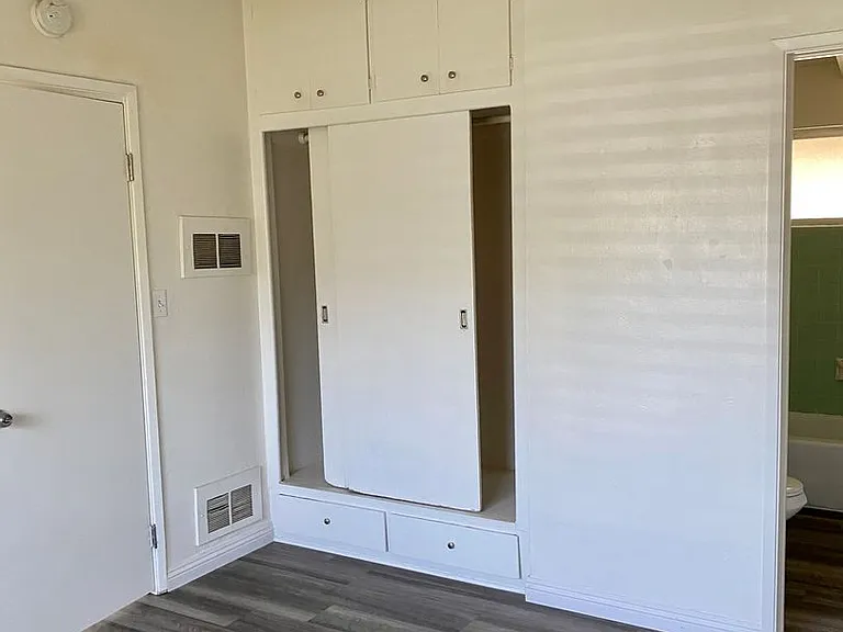 560 E Oakland Ave — Photo 15