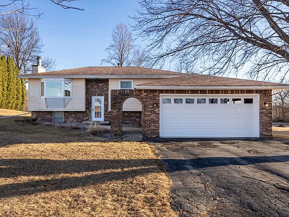 3rd image of 712 Fairfield Rd