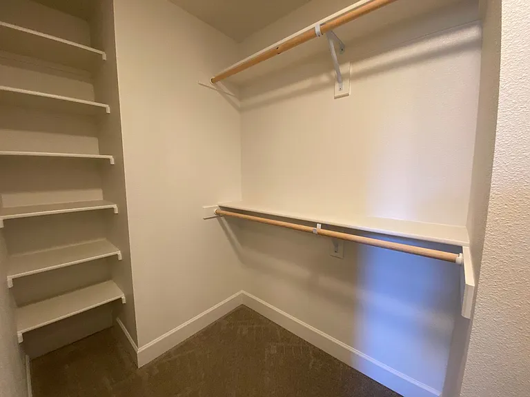9126 N Seward Ave — Photo 18