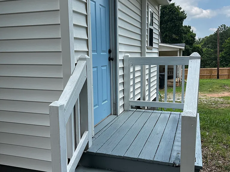 206 E College St — Photo 16
