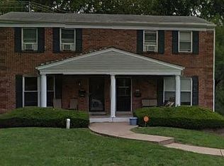 1042 Willow Brook Dr, Saint Louis, MO 63146