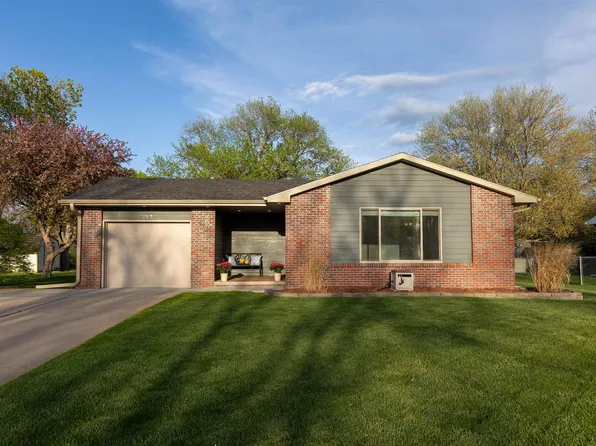712 Sycamore Ave, Hastings, NE 68901