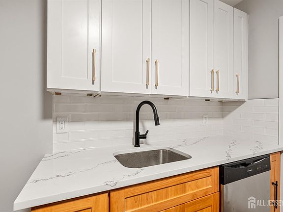 2nd image of 895-901 Port Reading Ave