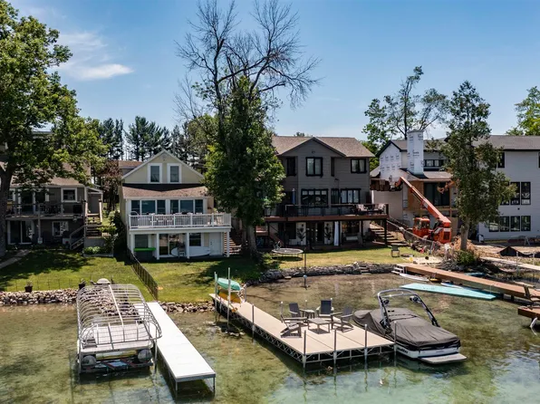 E1396 Grandview Rd, Waupaca, WI 54981