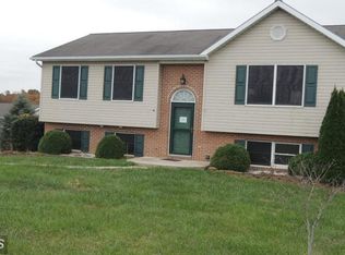 440 Jeanna Ln, Falling Waters, WV 25419