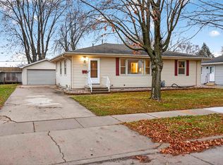 154 N Lark St, Oshkosh, WI 54902