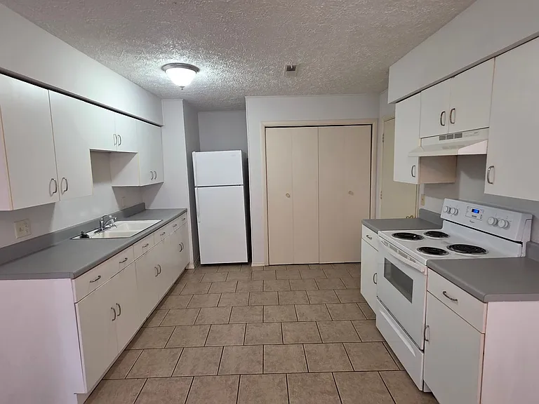 624 W Lois St — Photo 11