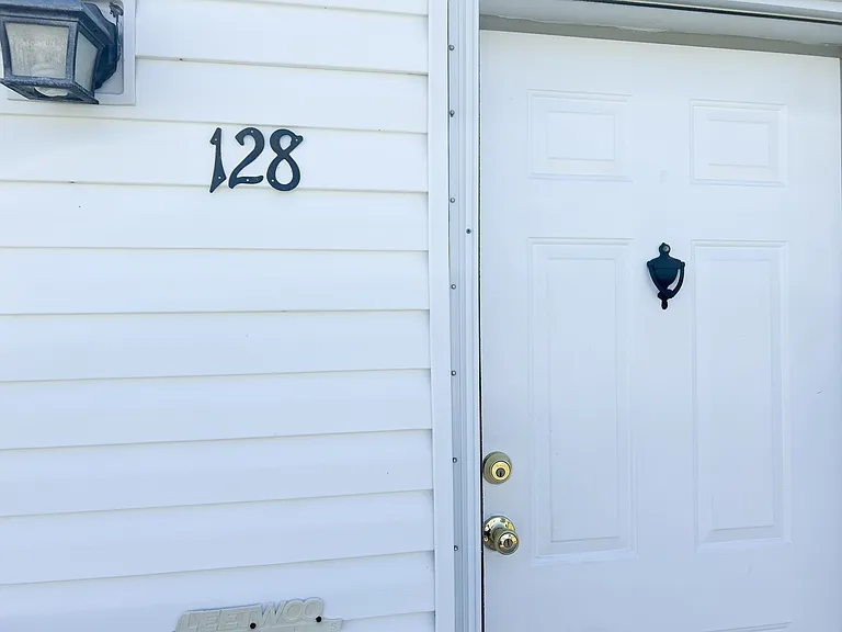 128 Kayla Dr — Photo 3
