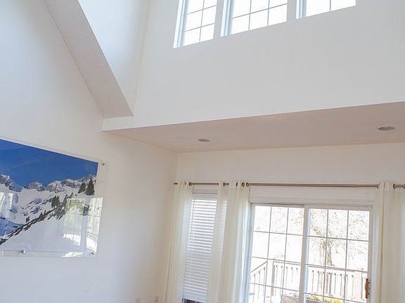 5th image of 102 Cornerstone Dr