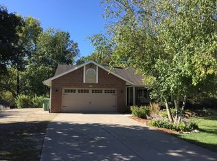 558 Rookwood Dr, Ames, IA 50010