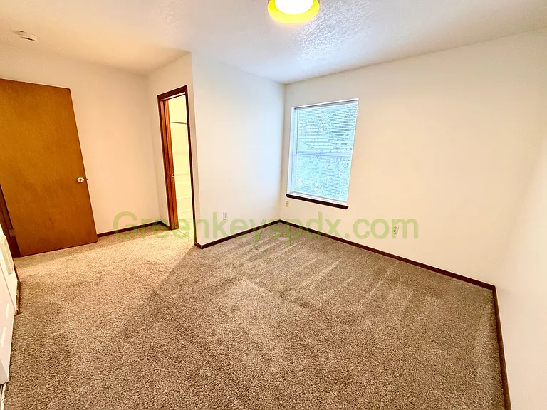 10030 N Lombard St — Photo 2