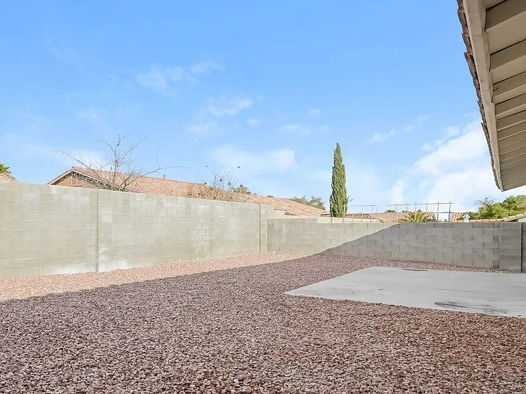 1212 Autumn Ridge Cir — Photo 15